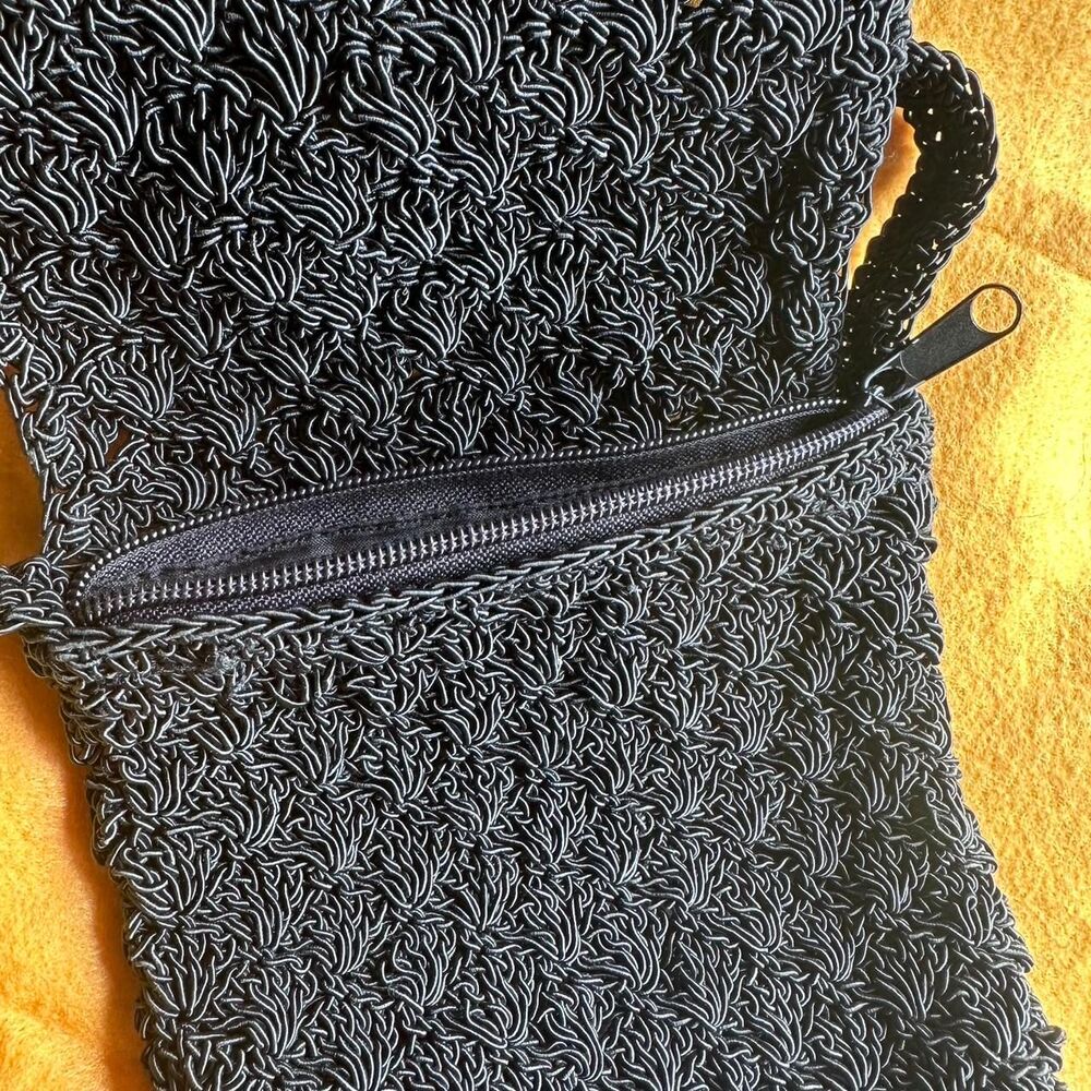 Small Crocheted cross body bag- black - Picture 3 of 6